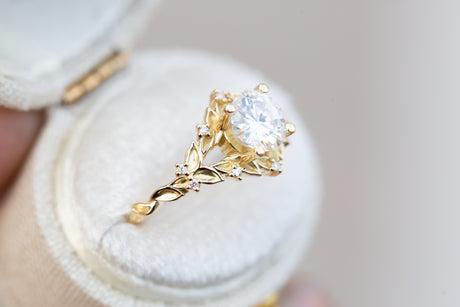 Briar rose with 6mm round moissanite