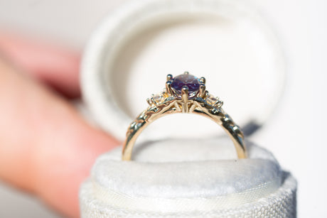 Aspen setting with oval lab alexandrite 6 prongs