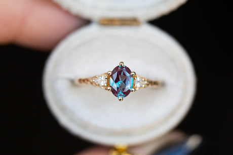 Aspen setting with oval lab alexandrite 6 prongs