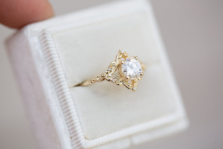 Aurora setting with 6mm round moissanite