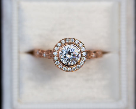 Crown of thorns with white moissanite