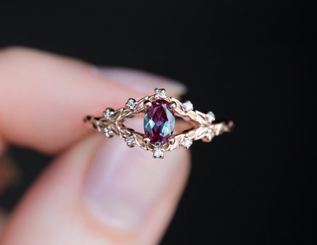 Briar rose with oval alexandrite