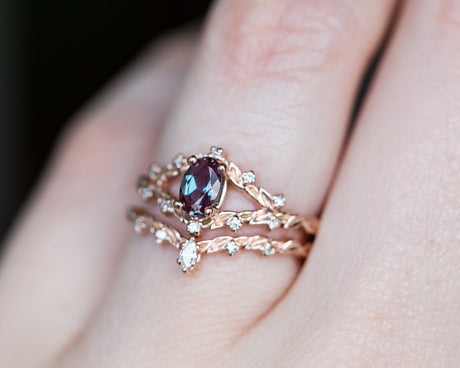 Briar rose with oval alexandrite