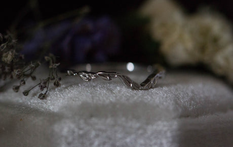 Curved leafy wedding band